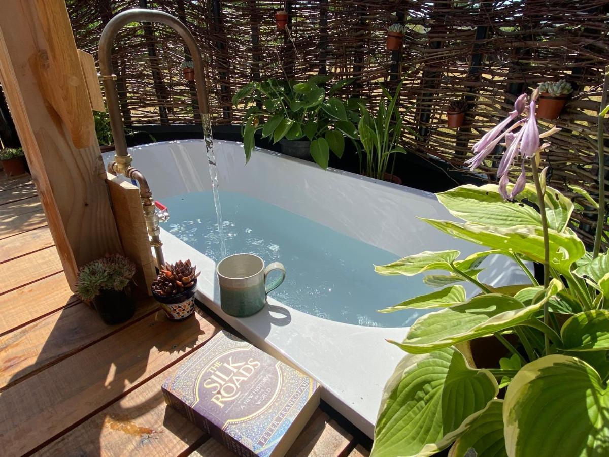 Dol Swynol Glamping Luxury Cabin With Outdoor Bath Villa Aberystwyth Kültér fotó